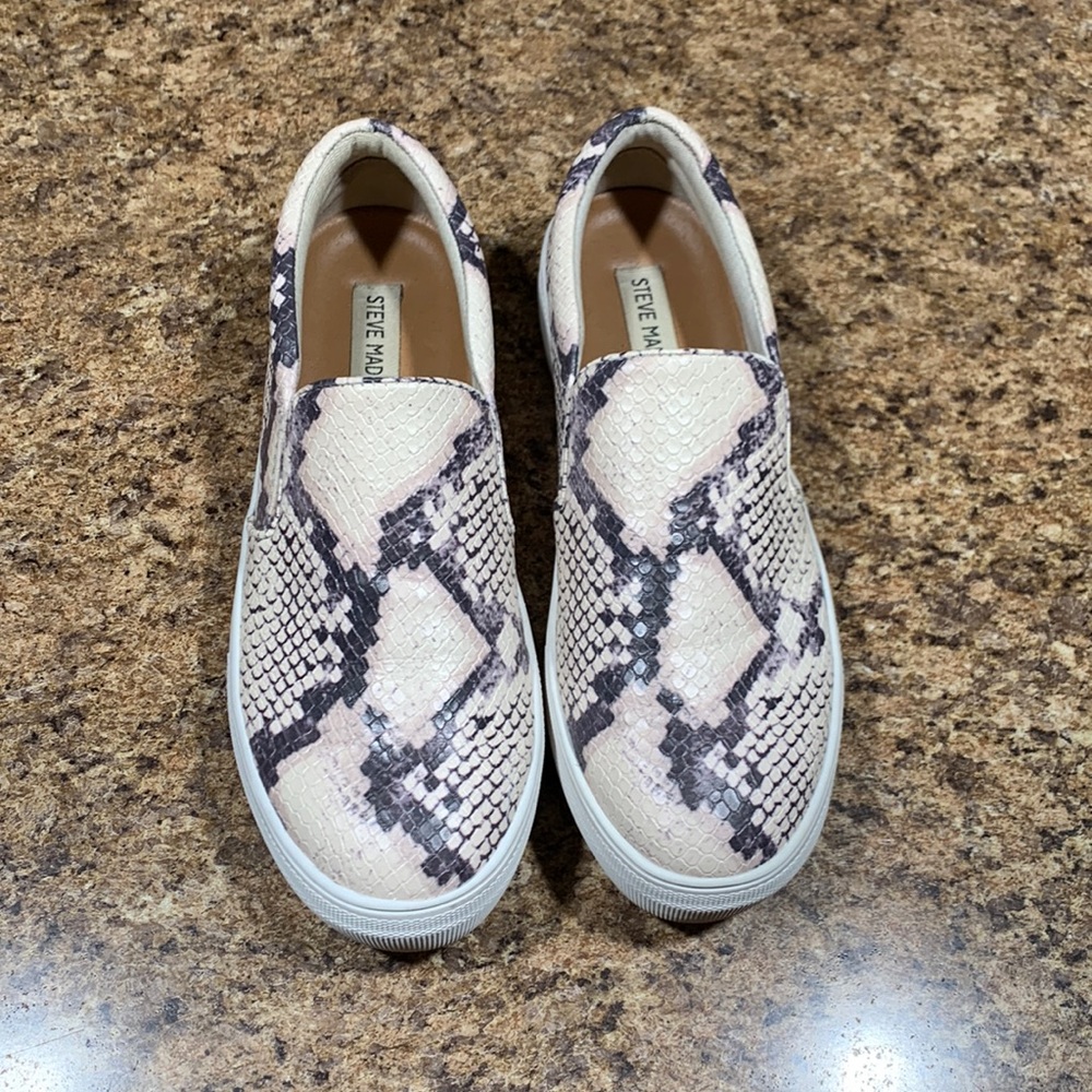 EUC Steve Madden Gills Snake Skin Print Slip On 8